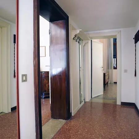 San Polo 1948 Centre Apartment *
