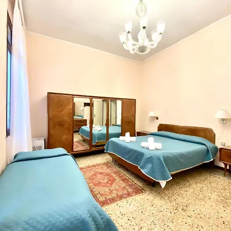 San Polo 1948 Centre Apartment *