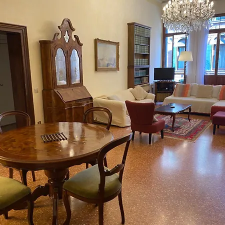 San Polo 1948 Centre Apartment *