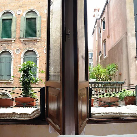 San Polo 1948 Centre *