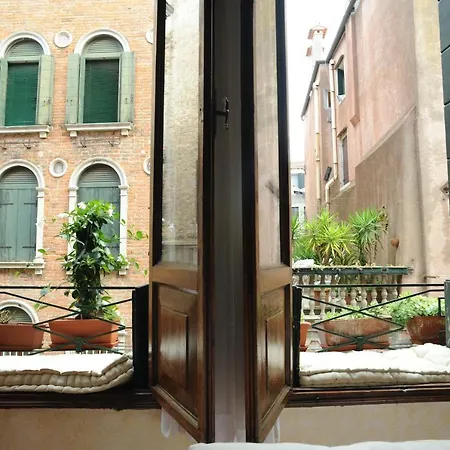 San Polo 1948 Centre *